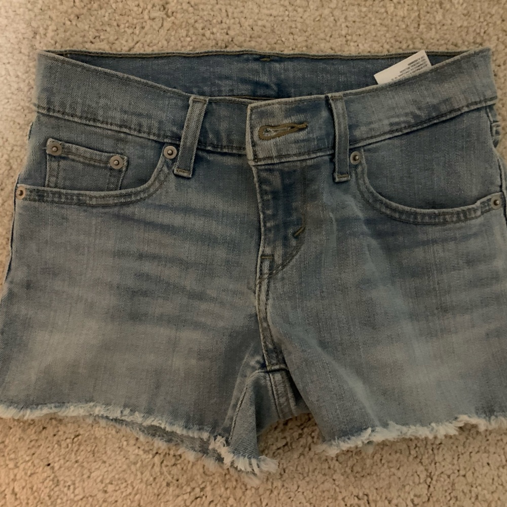 Size 25 Levi’s shorts